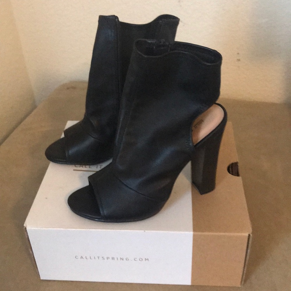 Black call it spring. Never been worn.